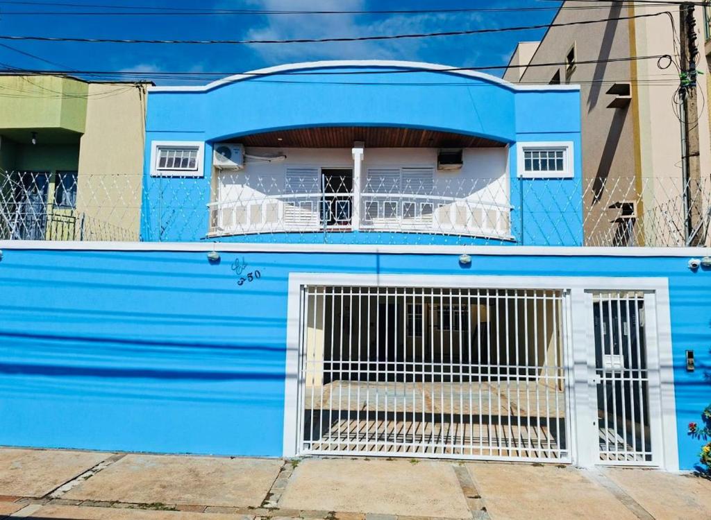 Fachada azul do Flats Number One